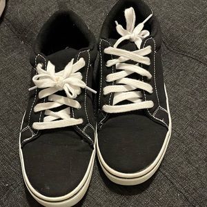 Wonder Nation Boy’s black canvas sneakers with memory foam.  Size 6
